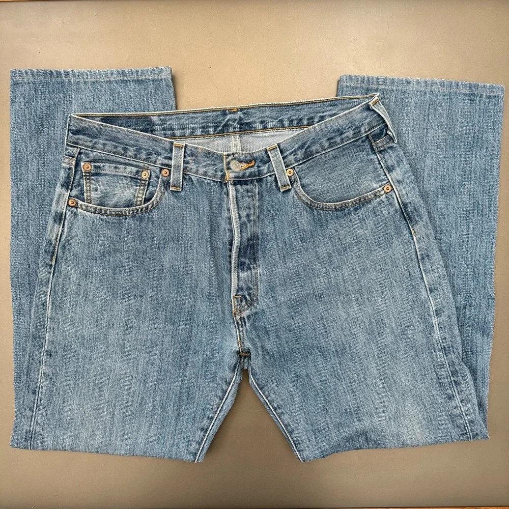 Levi's 501 Men’s Blue Straight Jeans with Vintage-Inspired Wash - Size 34 - Picture 1 of 4